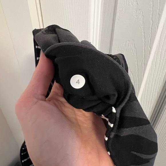 Lululemon Wunder Under Size 4 Brisk Bloom Black Soot/ Parallel Stripe Blackwhite - Picture 7 of 7